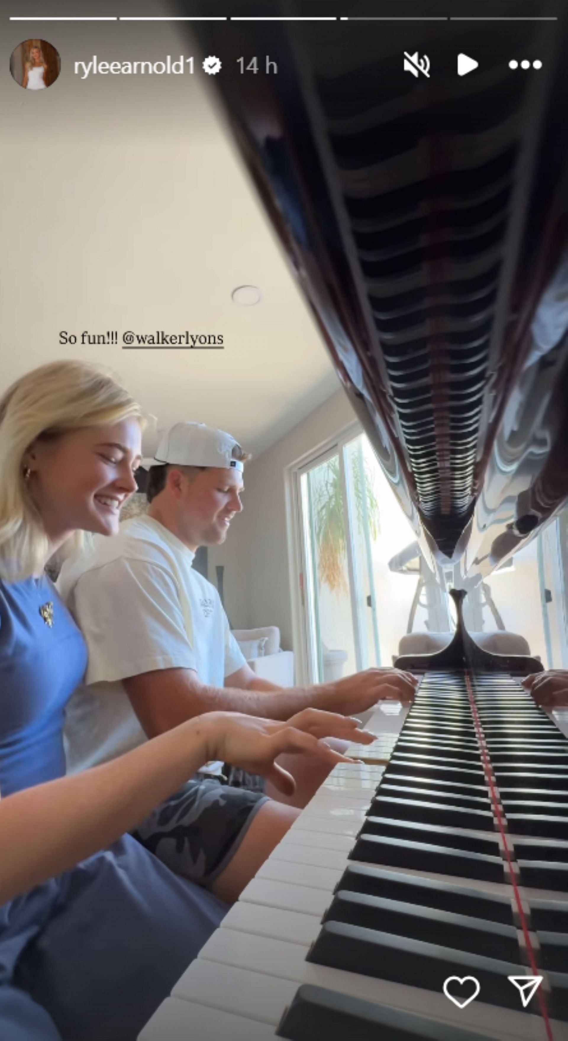 Rylee Arnold and Walker Lyons engage in a piano session | Instagram - @ryleearnold1